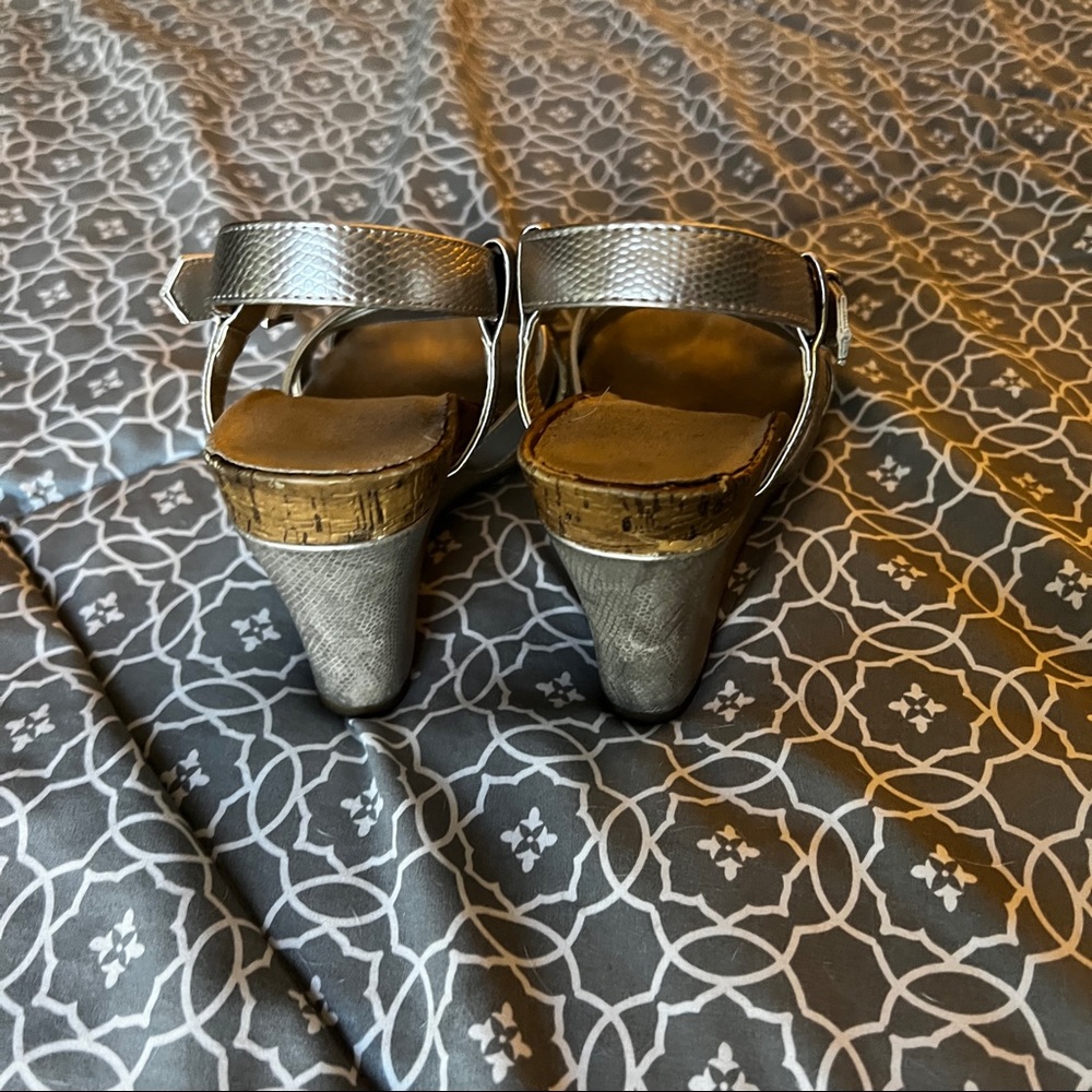 Wedge Heels - Picture 3 of 5